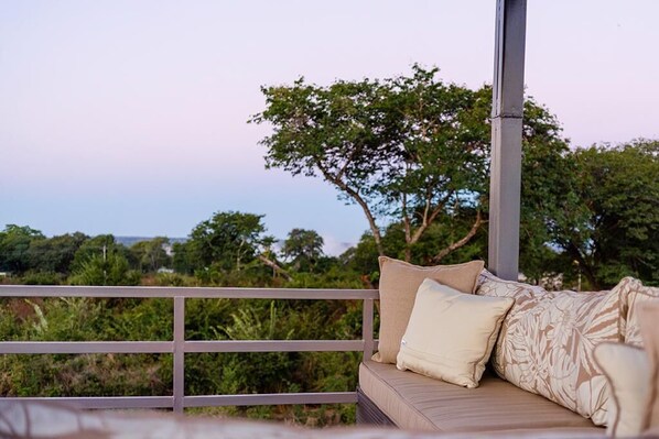 Exterior - Liam Victoria Falls (Victoria Falls)