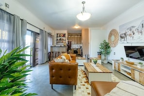 Mini-fridge, microwave, oven, dishwasher - Liam Victoria Falls (Victoria Falls)