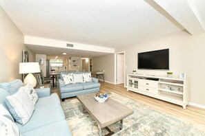 Smart TV, DVD player, livros, escritórios