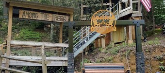Cozy cabin close to white water rafting, ziplining, hiking & Harrah's casino.  