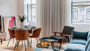 A modern living room with a dining area, a sofa, and a coffee table. - Almada 551 - 1.1 l Stylish Getaway by LovelyStay (Porto)