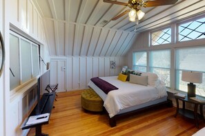 4 bedrooms, desk, iron/ironing board, travel crib