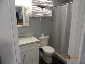 Asciugacapelli, asciugamani, sapone, shampoo