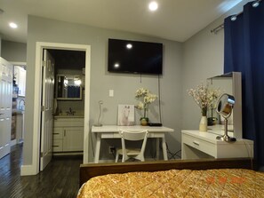 1 chambre, bureau, fer et planche à repasser, Wi-Fi gratuit