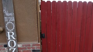 Unclassified image, 4 of 23, button