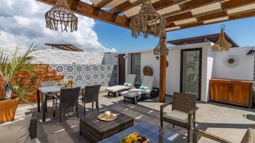 Luxury Apartment | Terrace/patio