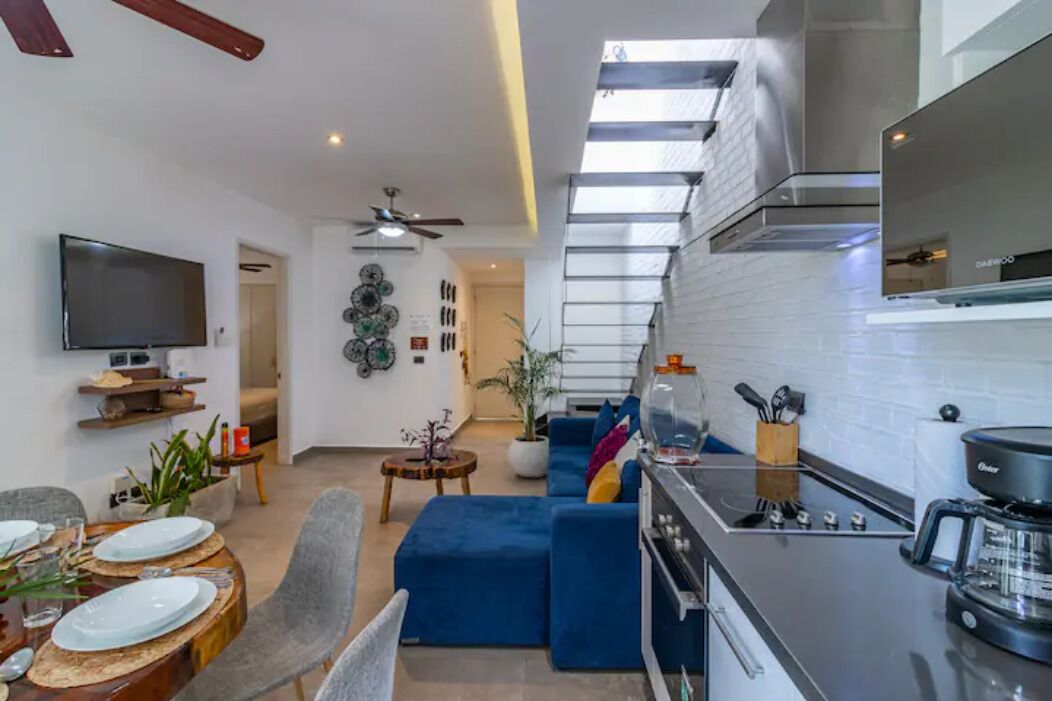 Departamento de lujo | Área de sala de estar | Smart TV de 50 pulgadas con canales digitales, televisión y Netflix 