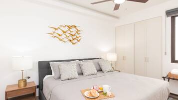 Luxury Apartment | 2 bedrooms, in-room safe, free WiFi, bed sheets