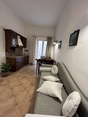 TV - Alley 35 Apartaments (Trapani)