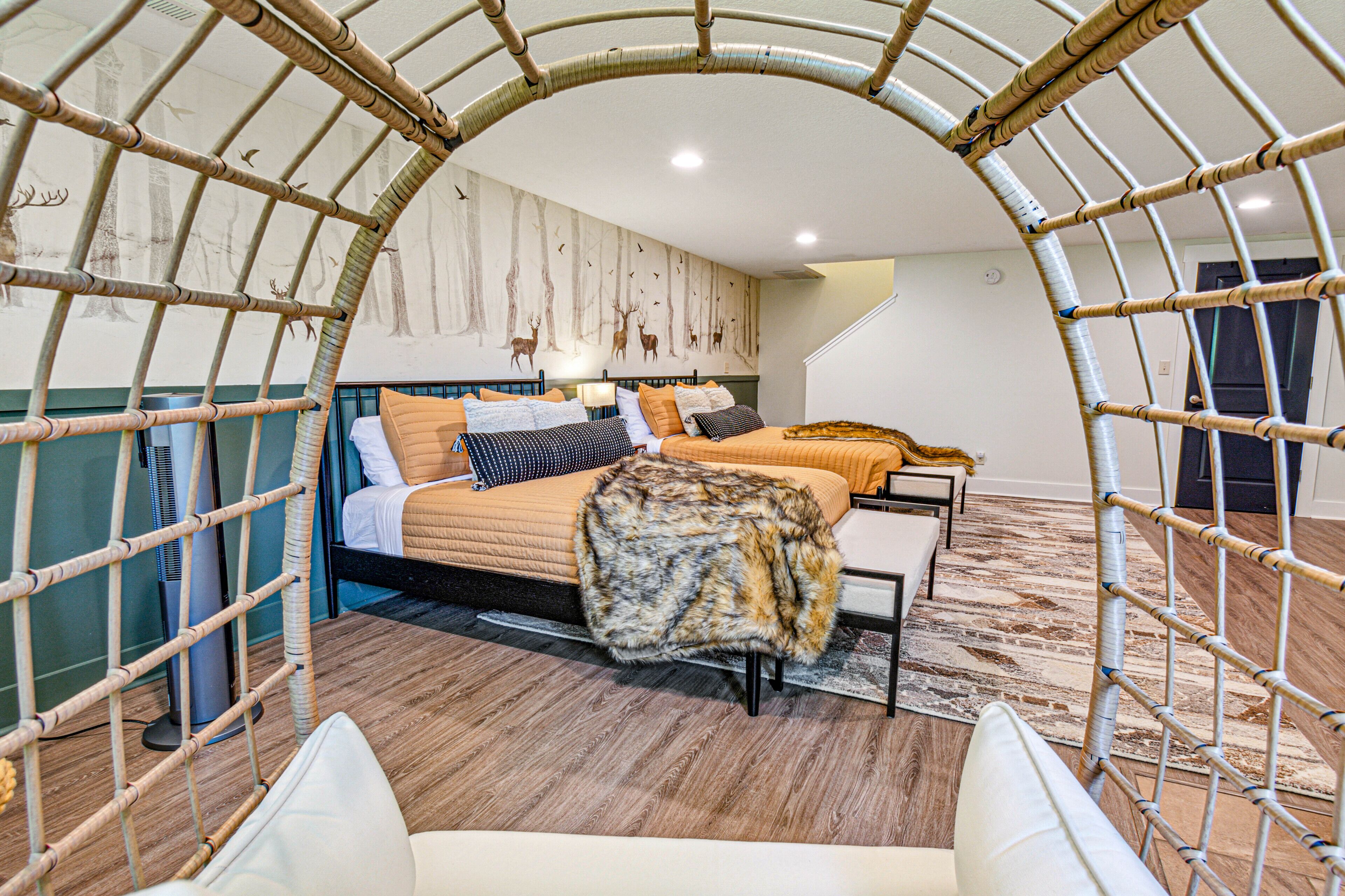 6 chambres, bureau, fer et planche à repasser, lit parapluie