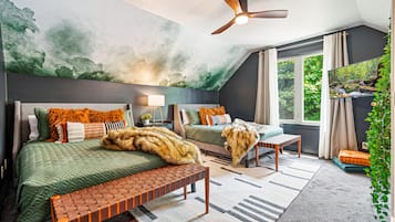 6 bedrooms, desk, iron/ironing board, travel cot