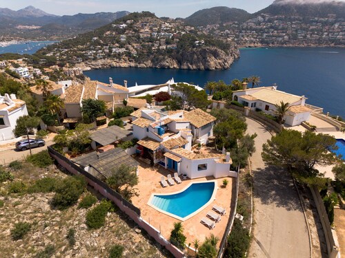 Villa Can Milana with stunning views in a privileged location in La Mola