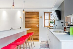 Fridge, microwave, dishwasher, coffee/tea maker
