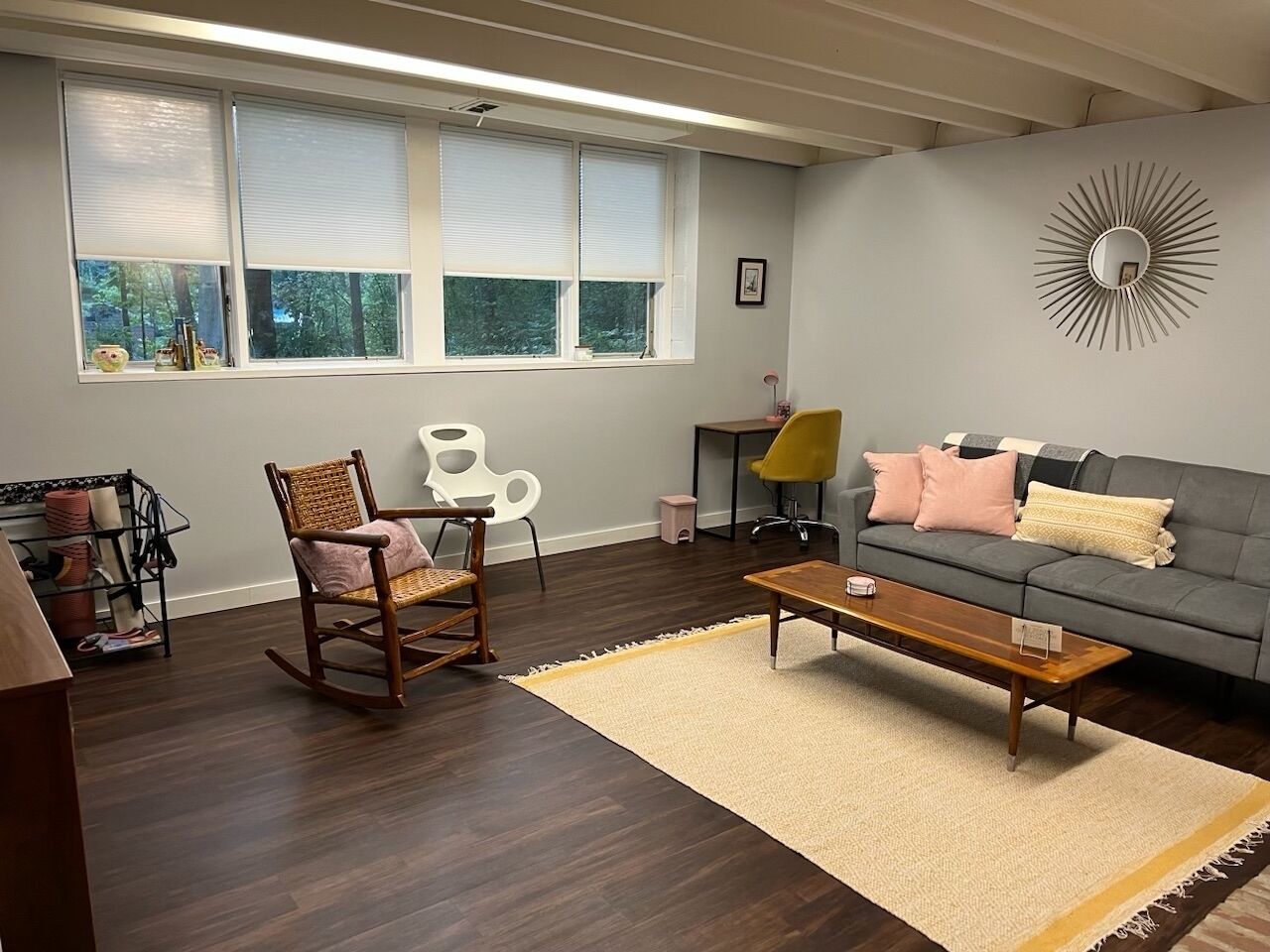 Smart TV, libros, biblioteca musical y estéreo 