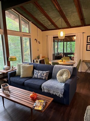 Smart TV, books, music library, stereo - Mid Century Guest House on Wooded Lot (Kirtland)