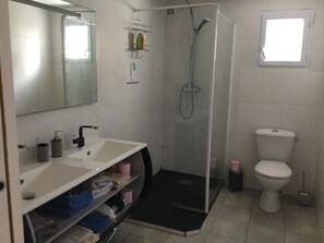 Shower, hair dryer, towels, toilet paper