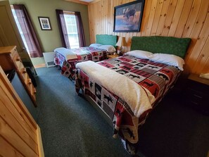 5 bedrooms, iron/ironing board, free WiFi, bed sheets - Moose Creek Lodge Great for Large Groups!  (Eustis)