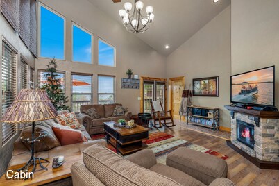 The Cowskin Cabin & Bunkhouse - Lakeview Getaway on 1/2 acre