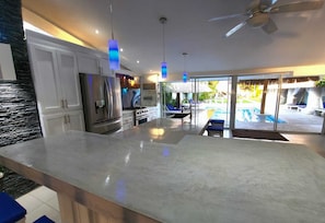 Microwave - Villa Kassondra del Mar  (Acajutla)