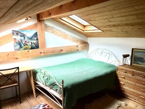 4 chambres, fer et planche à repasser, Wi-Fi, draps fournis