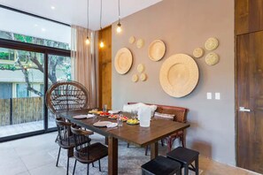 Departamento familiar | Área de sala de estar | Smart TV de 50 pulgadas con canales digitales y Netflix 