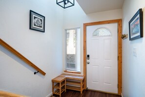 Interior - Paddle Peak Sand Harbor Retreat! (Incline Village)
