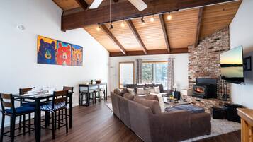 Smart-tv och eldstad