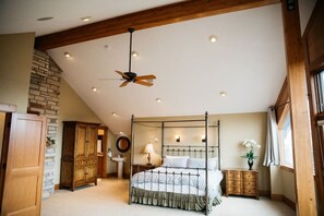 5 bedrooms, desk, iron/ironing board, free WiFi