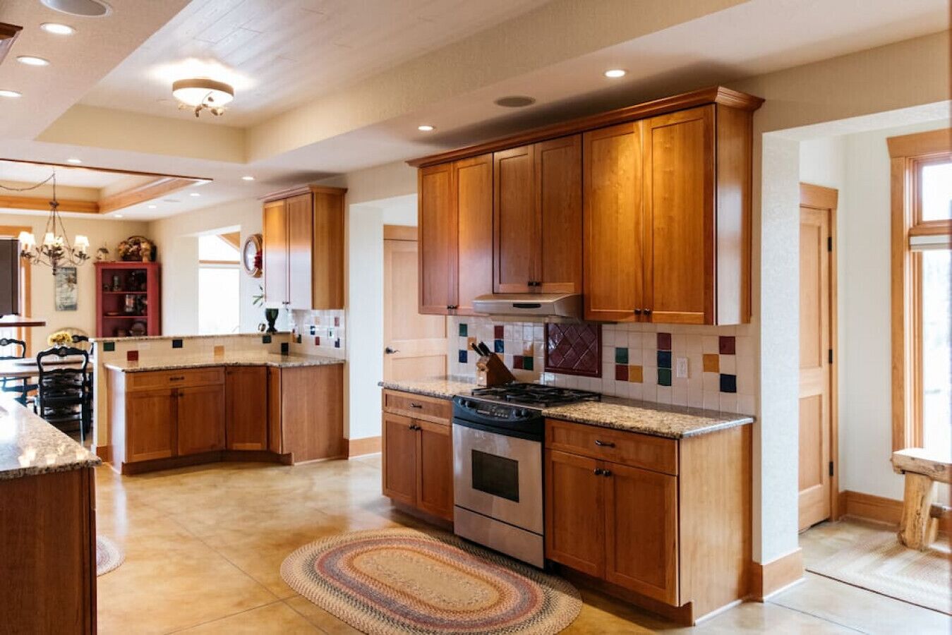 Microwave, stovetop, dishwasher, coffee/tea maker