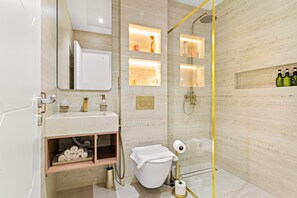 Bathtub, hair dryer, towels, soap - Vibrant 1 BD in the Marina with Spacious Terrace (Dubai)