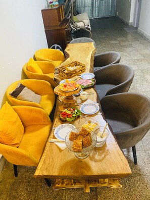 Gratis morgenmadsbuffet hver dag