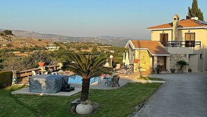 A villa with a stone facade, a balcony, and a view of the surrounding landscape. - Villa Louna, Letymbou -  a private villa that sleeps 8 guests in 4 bedrooms (Letymbou)