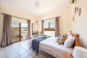 4 bedrooms, desk, iron/ironing board, WiFi