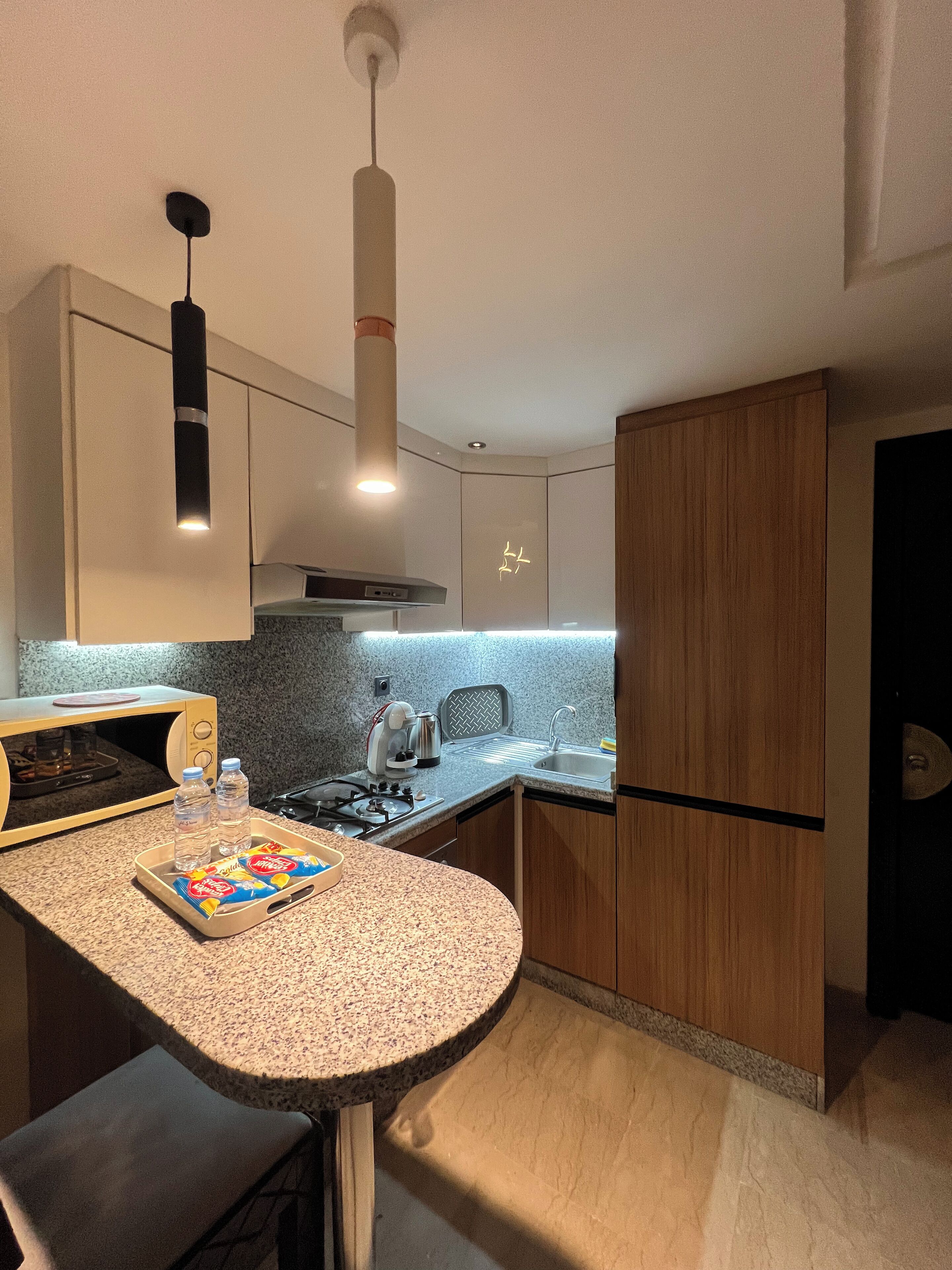 Frigorifero, microonde, forno, piano cottura