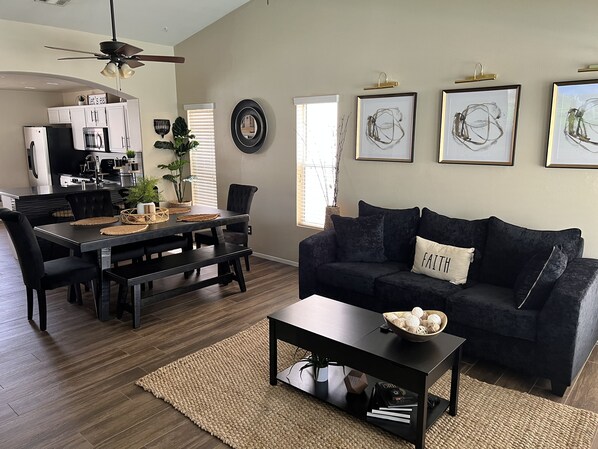 Living area - Major Oasis!! Pool !! 3bed 2 bath !! (North Las Vegas)