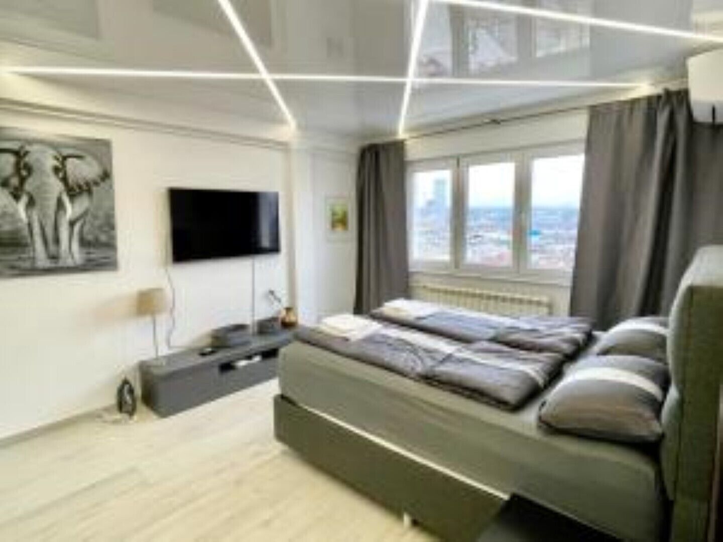 1 室のベッドルーム、WiFi