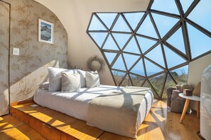 1 غرفة نوم وألحفة محشوة بالريش وميني بار وملاءات أسرّة