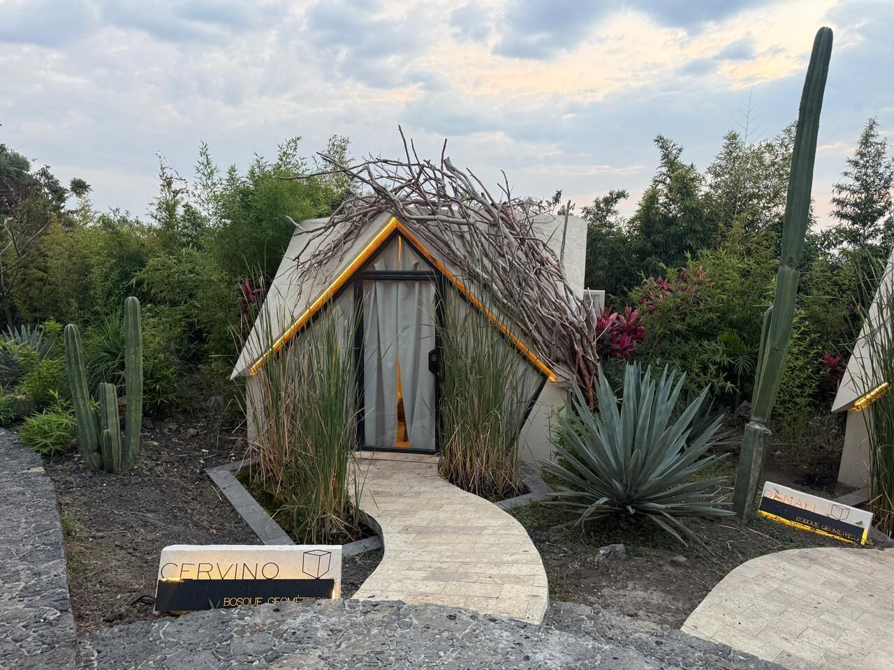 كابينة كلاسيكية | 1 غرفة نوم وألحفة محشوة بالريش وميني بار وملاءات أسرّة