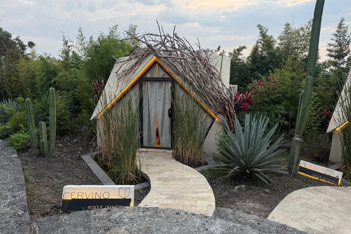 1 غرفة نوم وألحفة محشوة بالريش وميني بار وملاءات أسرّة