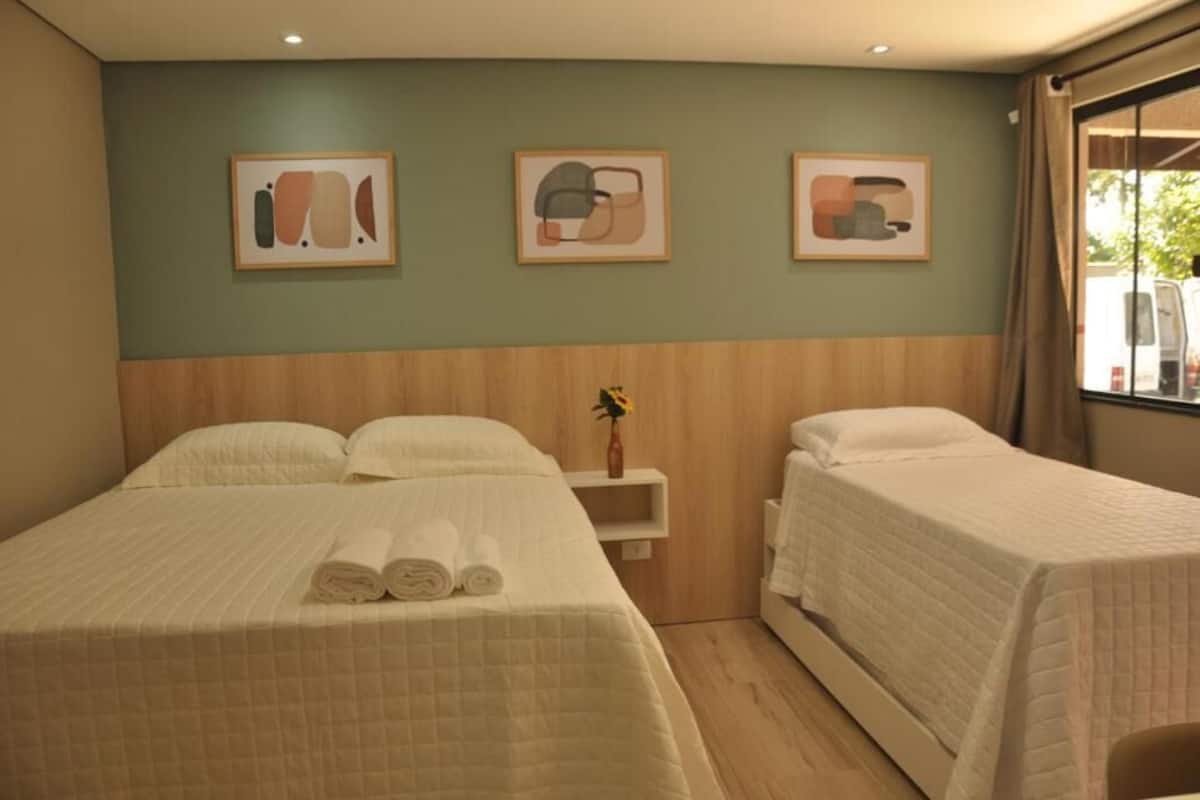 Deluxe Triple Room | Laptop workspace, free WiFi, bed sheets