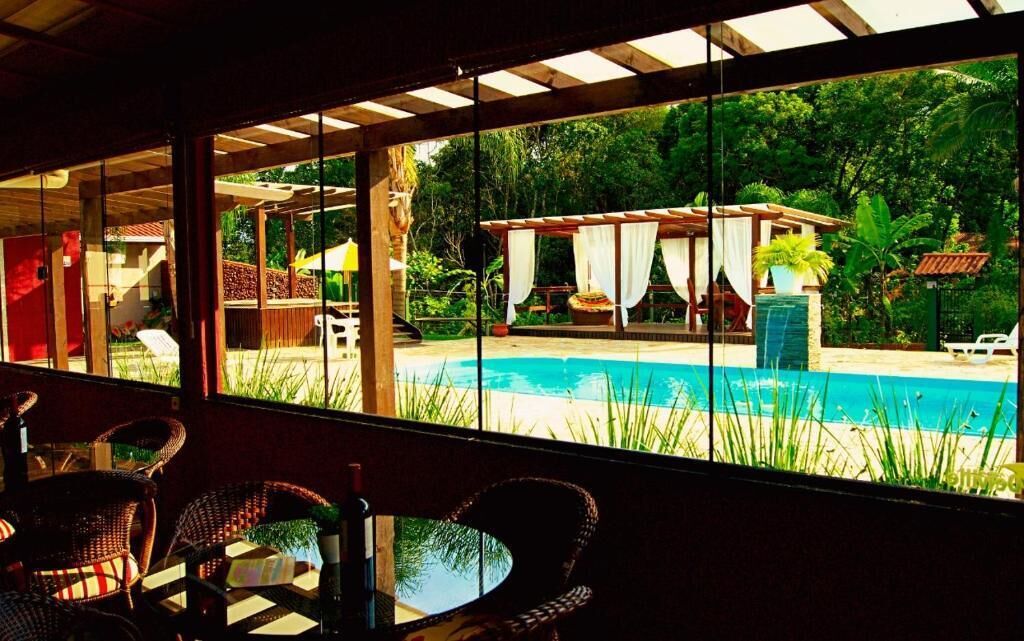 2 piscinas externas, guarda-sóis, espreguiçadeiras