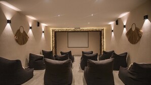 A modern room with a minimalist design, featuring a central seating area with bean bags and a large framed artwork on the wall. - Dk Jade 30 By Sandy Powerful (Tulum)