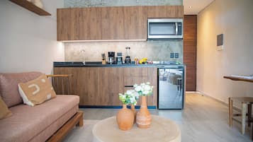 Appartement Design | Cuisine privée | Mini réfrigérateur, micro-ondes, cafetière/bouilloire, grille-pain