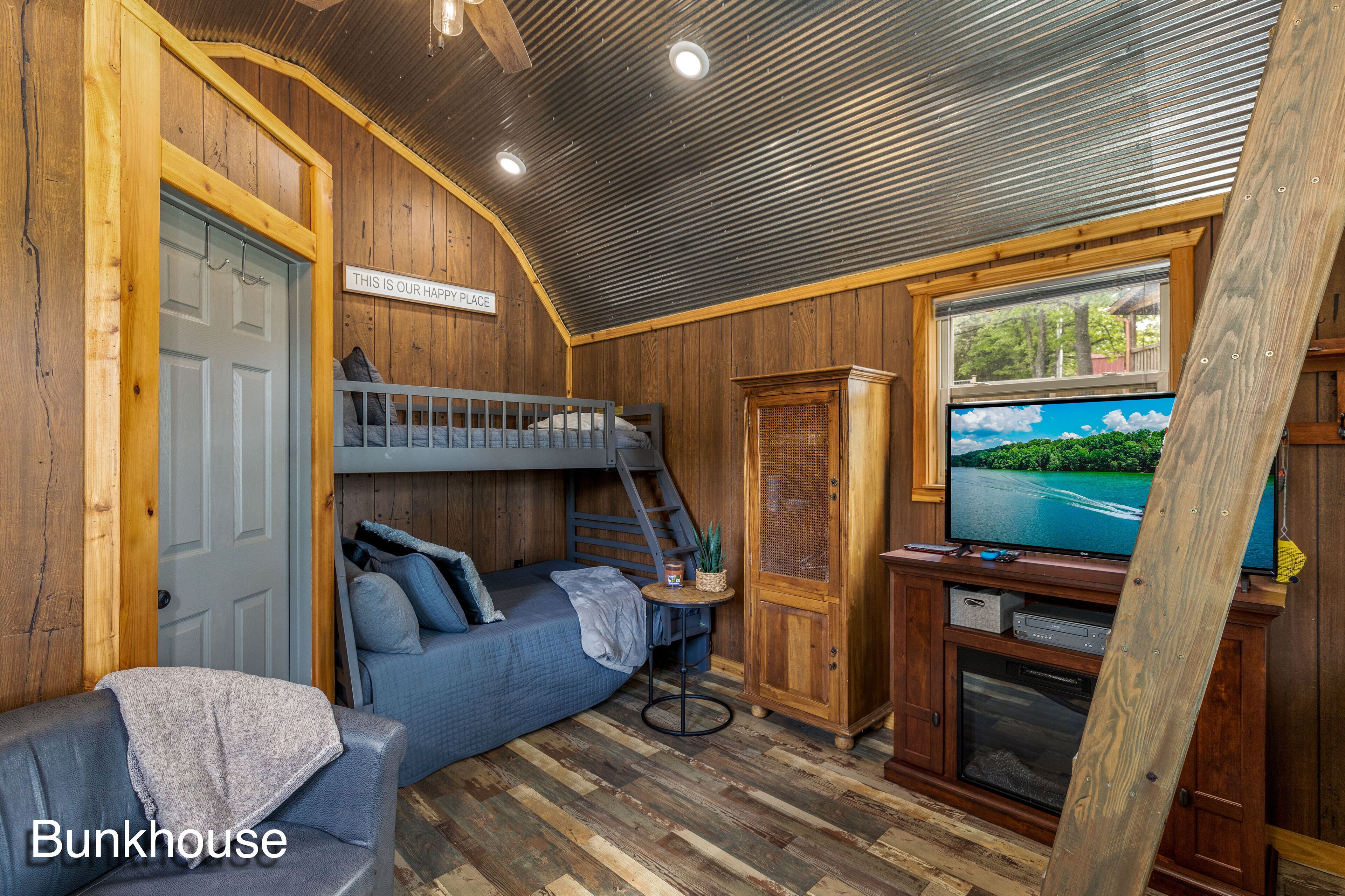 Smart TV, fireplace, DVD player