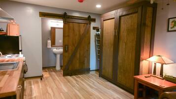 Hårføner, håndklær, såpe og toalettpapir