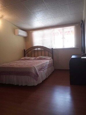 3 chambres, fer et planche Ă repasser, Wi-Fi, draps fournis