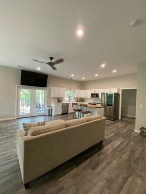 Interior - Shawnee Bend Lake of the Ozarks Shome, Quiet! Fisherman room for trailer parking (Sunrise Beach)