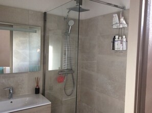 Douche, papier toilette