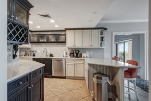 Villa, varias camas, cocina, vista al campo de golf (1080 Lighthouse I) | Cocina privada | Refrigerador, microondas, horno y parrilla de estufa 