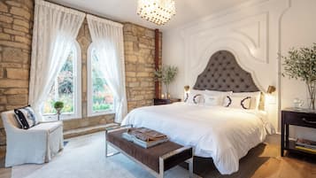 Premier Double Room | Premium bedding, in-room safe, desk, laptop workspace
